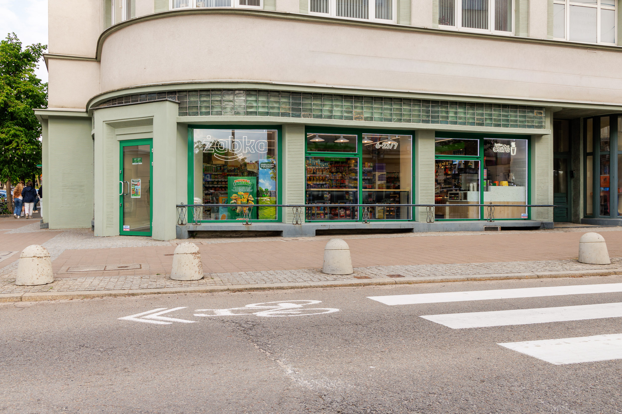 Exterior view of a Żabka convenience store in Gdynia – retail and business branding photography